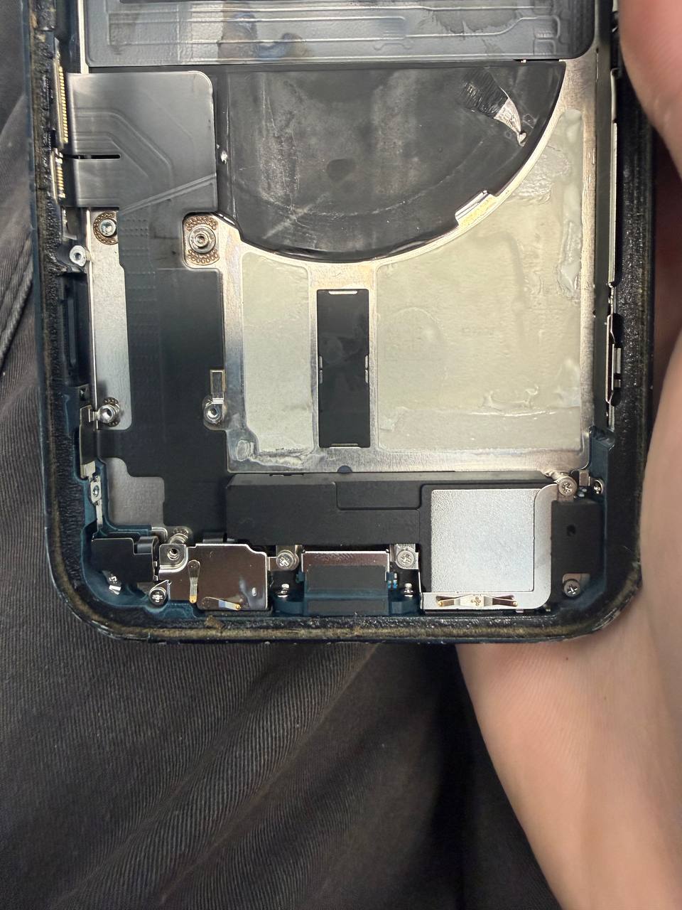 Intervention de réparation iPhone en atelier